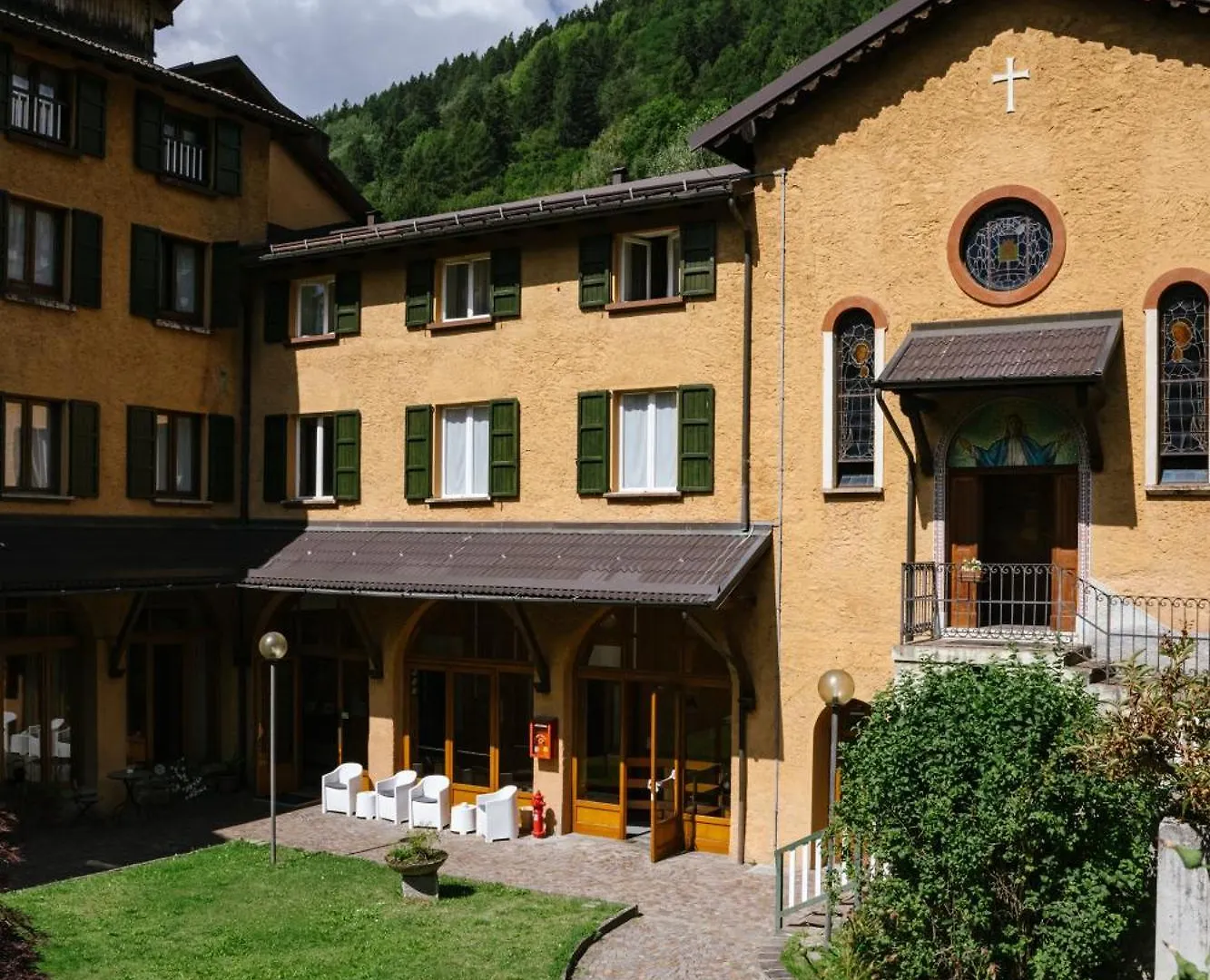 Villa Luzzago Ponte Di Legno Hotel